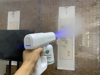 New Covid19 inactivation and anti-influenza virus sprayer to kill mosquitoes wireless blue light handheld smoke disinfection machine